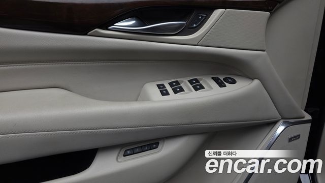 Cadillac Escalade 2017 — photo 28