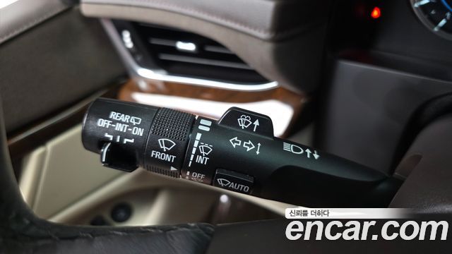 Cadillac Escalade 2017 — photo 30