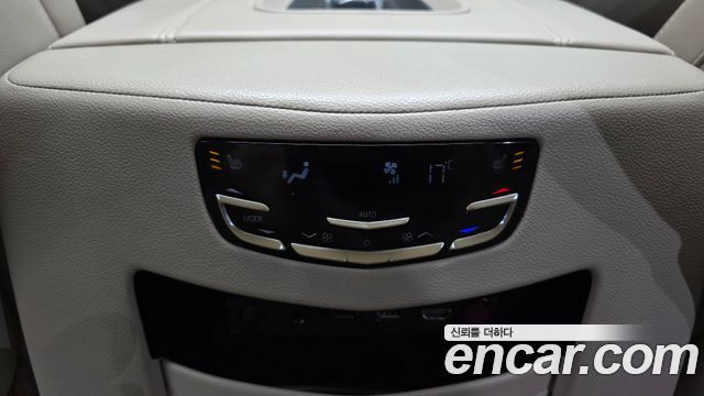 Cadillac Escalade 2017 — photo 32
