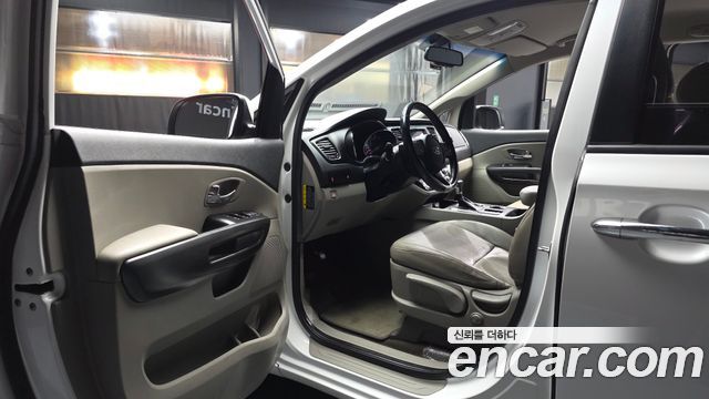 Kia Canival 2019 — photo 13