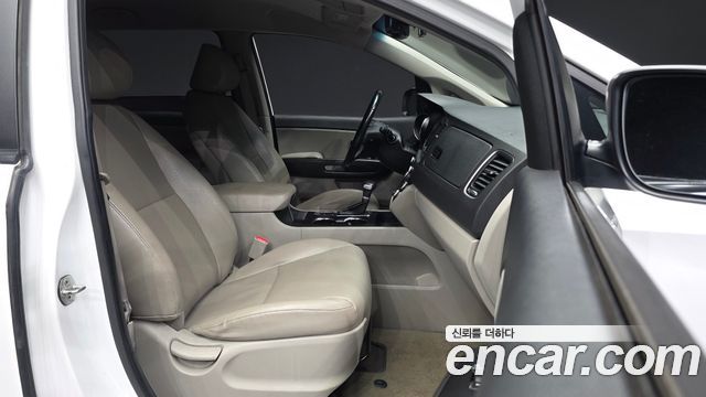 Kia Canival 2019 — photo 17