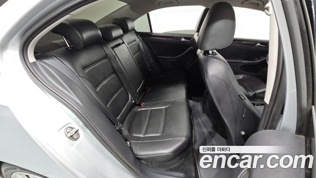 Volkswagen Jetta 2014 — photo 11