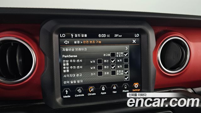 Jeep Wrangler 2019 — photo 16