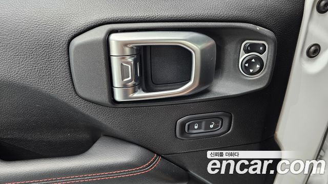 Jeep Wrangler 2019 — photo 17