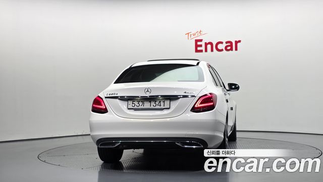 Mercedes-Benz C-Class 2019 — photo 4