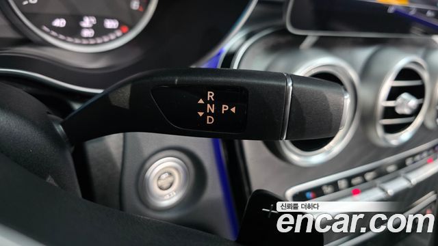 Mercedes-Benz C-Class 2019 — photo 12