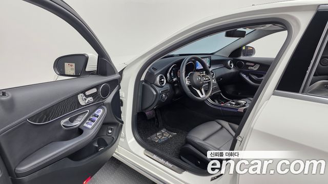 Mercedes-Benz C-Class 2019 — photo 13