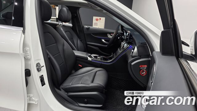 Mercedes-Benz C-Class 2019 — photo 17