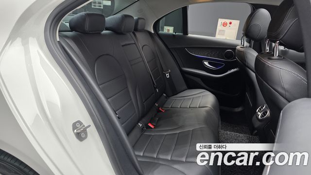 Mercedes-Benz C-Class 2019 — photo 18