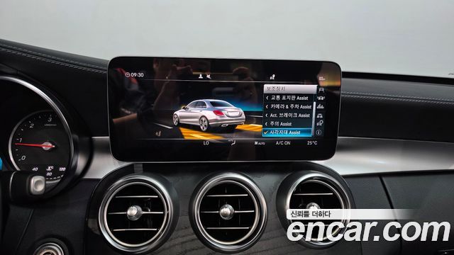 Mercedes-Benz C-Class 2019 — photo 22
