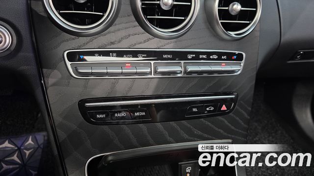 Mercedes-Benz C-Class 2019 — photo 23