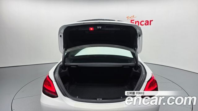 Mercedes-Benz C-Class 2019 — photo 26