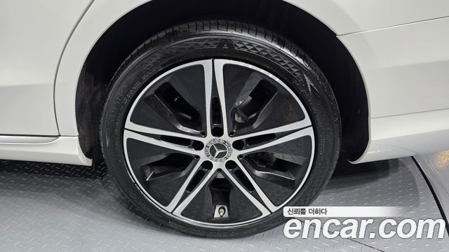 Mercedes-Benz C-Class 2019 — photo 7
