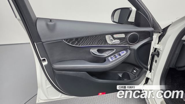 Mercedes-Benz C-Class 2019 — photo 14