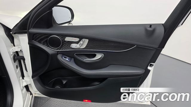 Mercedes-Benz C-Class 2019 — photo 15
