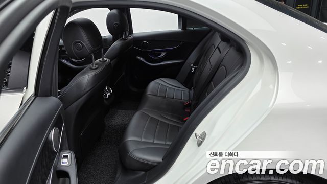 Mercedes-Benz C-Class 2019 — photo 16