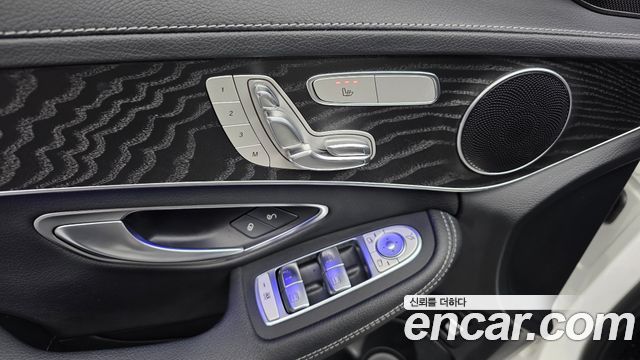 Mercedes-Benz C-Class 2019 — photo 28