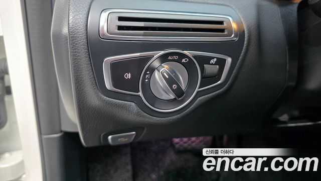 Mercedes-Benz C-Class 2019 — photo 29