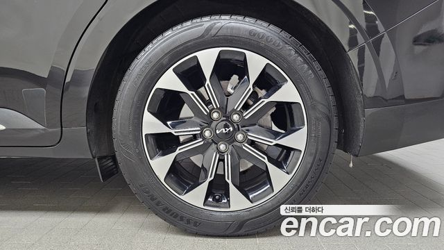 Kia Canival 2023 — photo 7