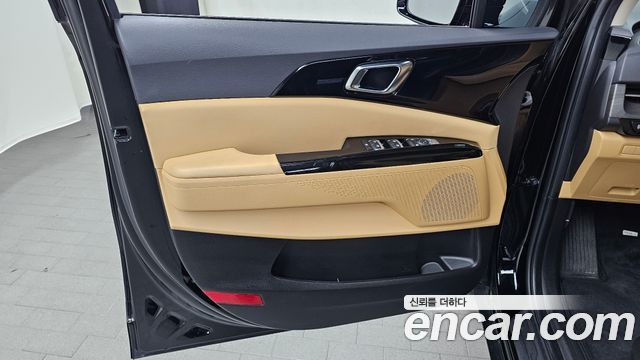 Kia Canival 2023 — photo 14