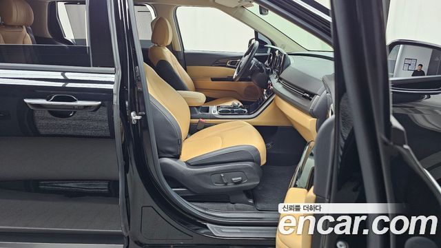 Kia Canival 2023 — photo 16