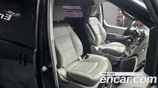 Hyundai Starex 2019 — photo 12