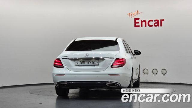 Mercedes-Benz E-Class 2019 — photo 4