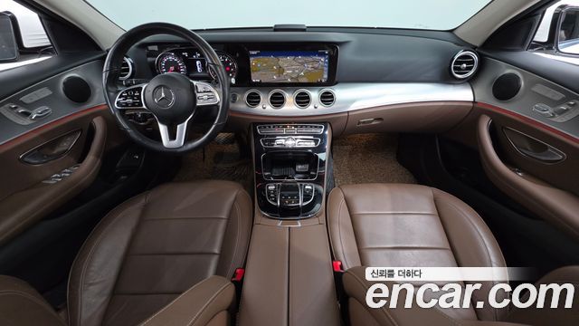 Mercedes-Benz E-Class 2019 — photo 10