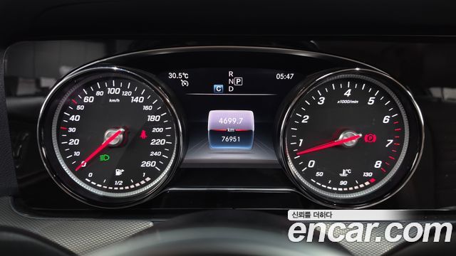 Mercedes-Benz E-Class 2019 — photo 11