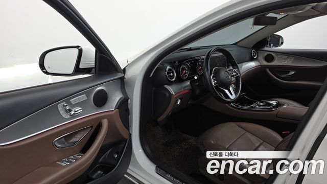 Mercedes-Benz E-Class 2019 — photo 13