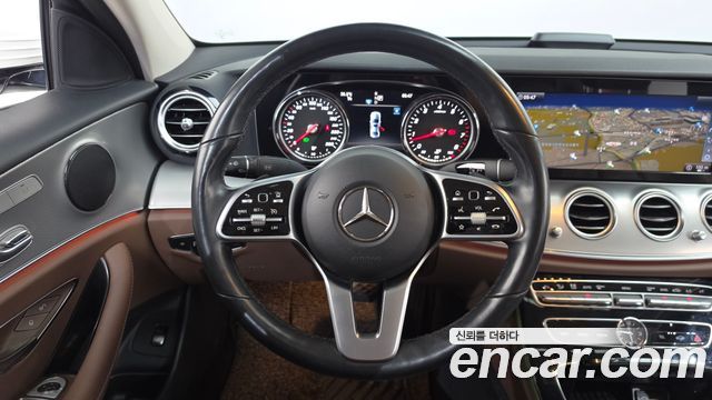 Mercedes-Benz E-Class 2019 — photo 18