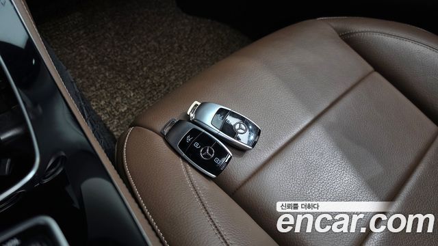Mercedes-Benz E-Class 2019 — photo 21