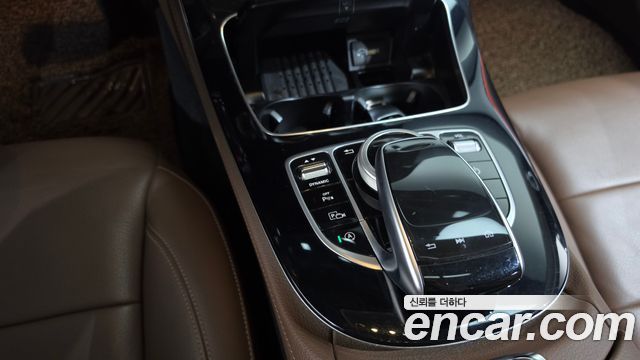 Mercedes-Benz E-Class 2019 — photo 26