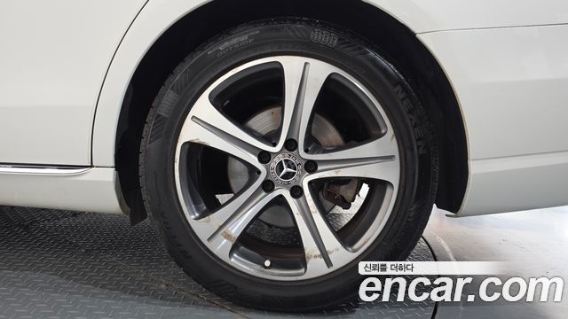 Mercedes-Benz E-Class 2019 — photo 7