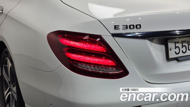 Mercedes-Benz E-Class 2019 — photo 9