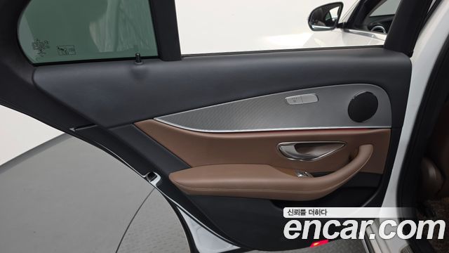 Mercedes-Benz E-Class 2019 — photo 15