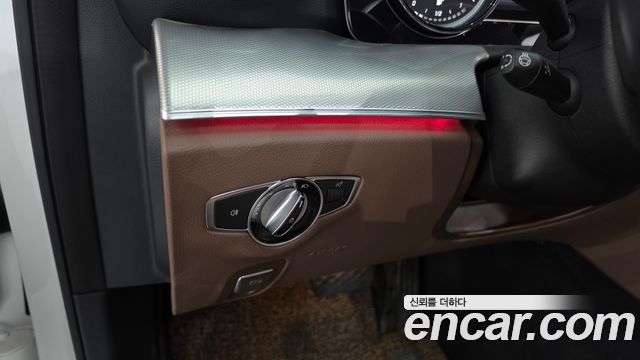 Mercedes-Benz E-Class 2019 — photo 28