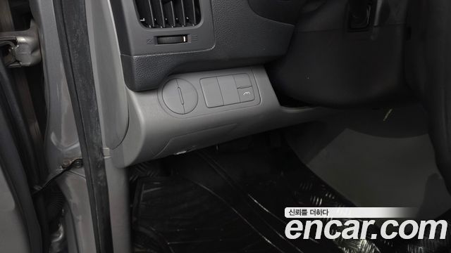 Hyundai Starex 2013 — photo 23