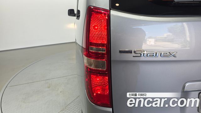 Hyundai Starex 2013 — photo 9