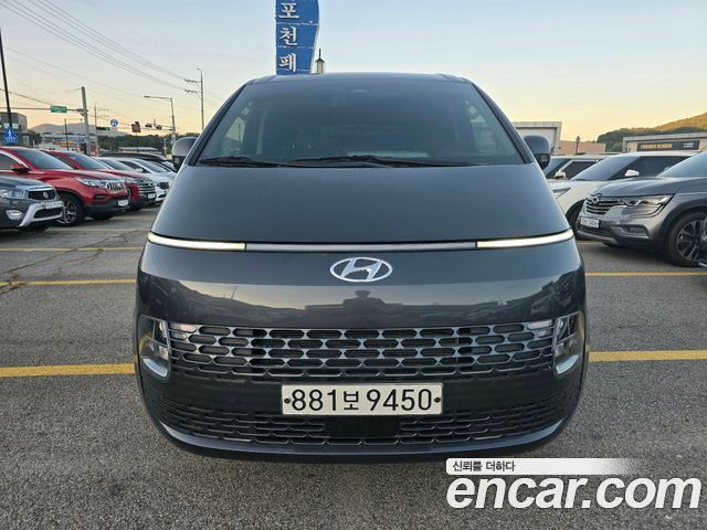 Hyundai Staria 2023 — photo 1