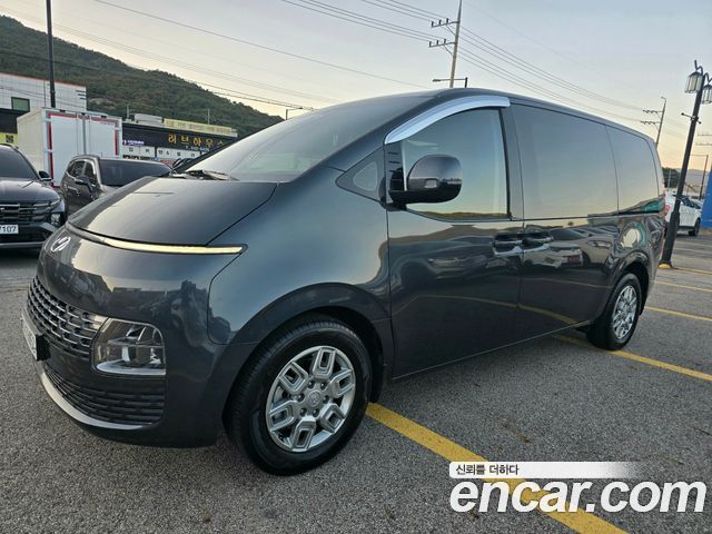 Hyundai Staria 2023 — photo 3