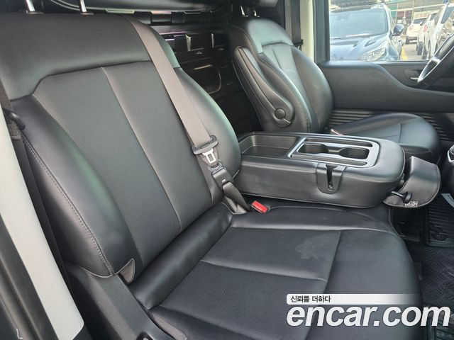 Hyundai Staria 2023 — photo 9