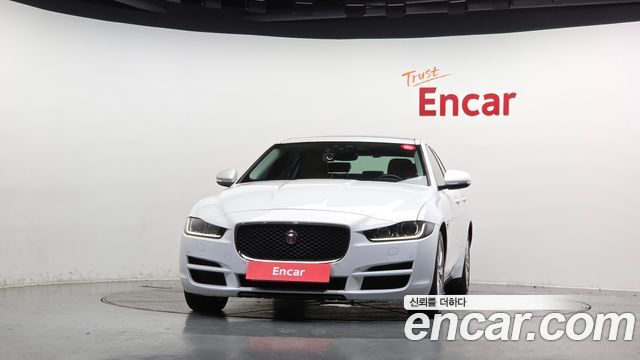 Jaguar XE 2019 — photo 3