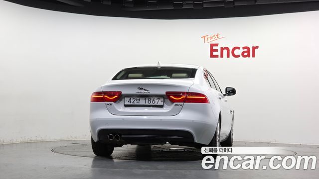 Jaguar XE 2019 — photo 4