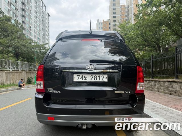 Kia Canival 2012 — photo 4