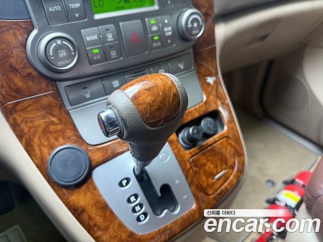 Kia Canival 2012 — photo 9