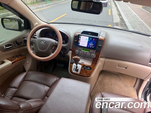Kia Canival 2012 — photo 10