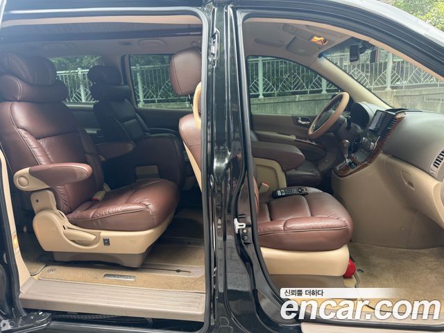 Kia Canival 2012 — photo 11