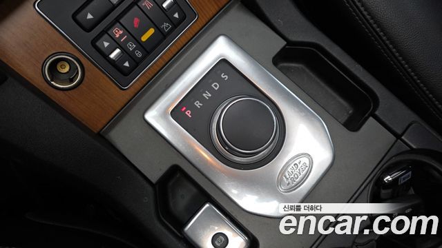 Land Rover Discovery 2012 — photo 12