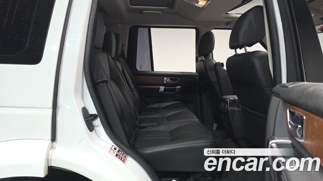 Land Rover Discovery 2012 — photo 17